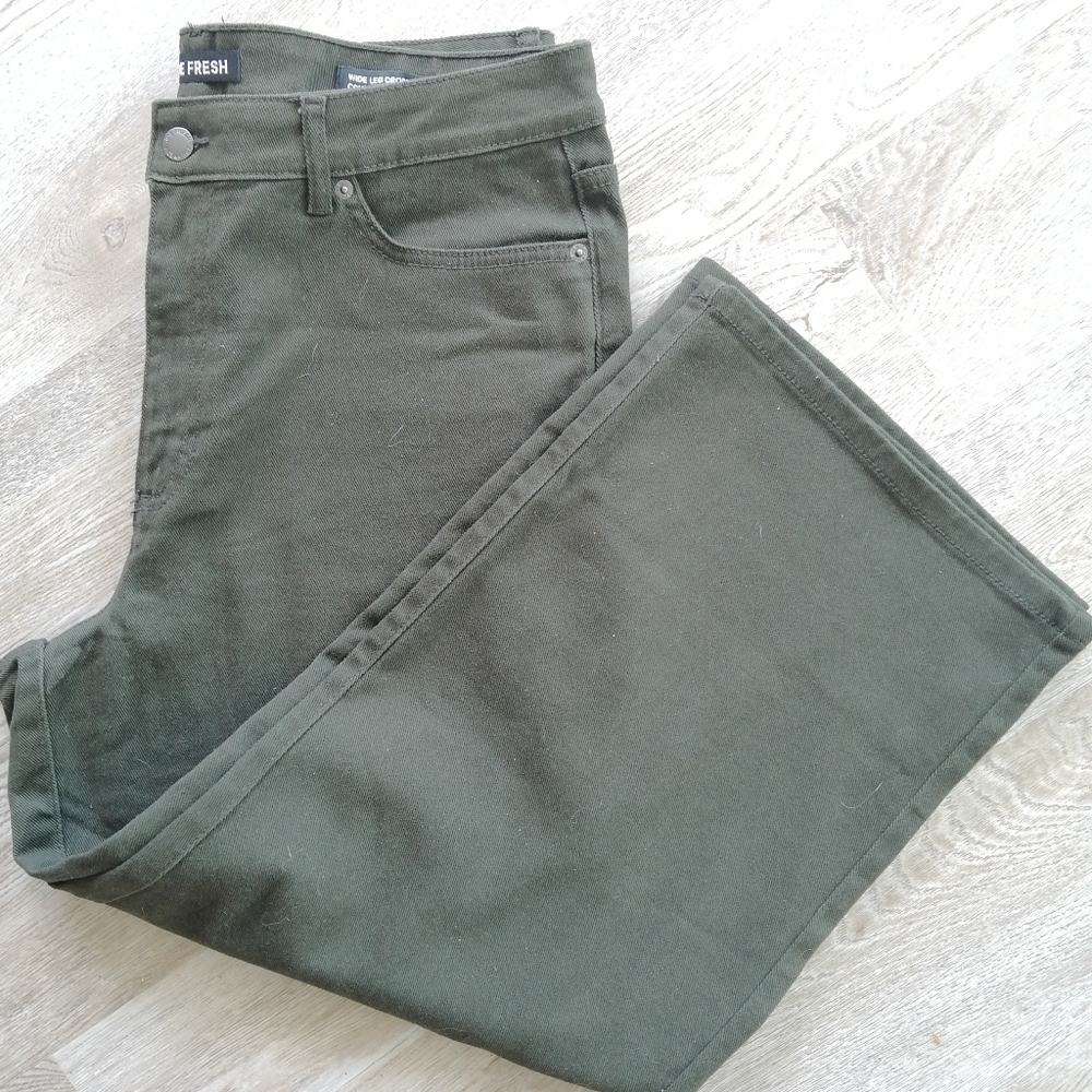 BNWOT Wide leg cropped denim